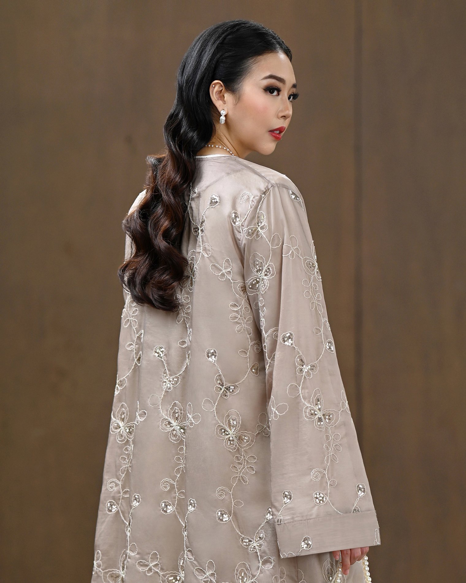 Paradis 2026 Abaya in Sequins (Shiny & Glamorous) Premium Fabric - Gambar 4