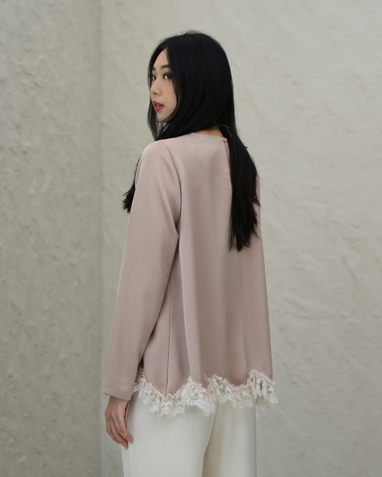 Quinn Beautiful Lace with The Best Thick n Premium Silk Fabric - Gambar 5