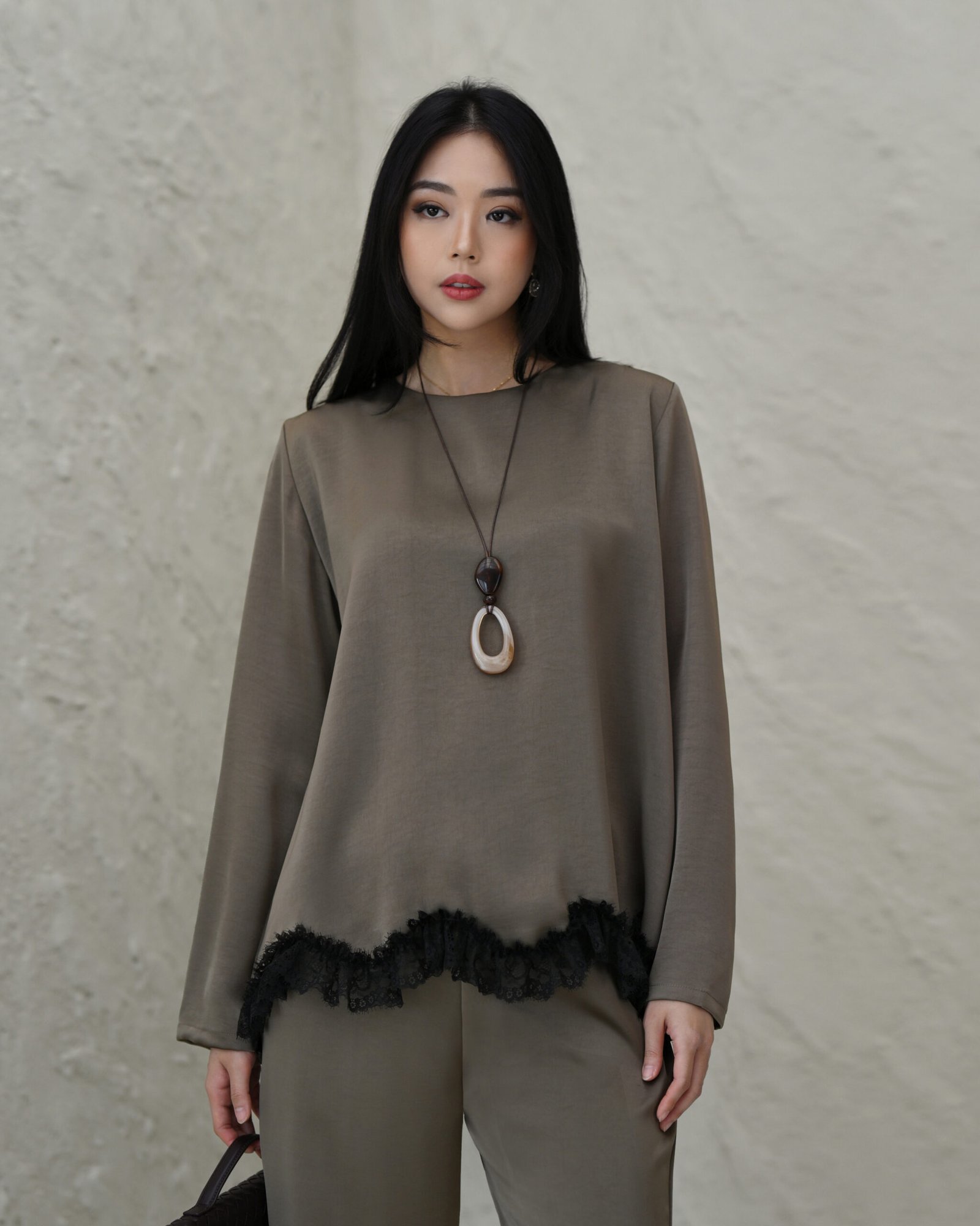 Quinn Beautiful Lace with The Best Thick n Premium Silk Fabric - Gambar 8